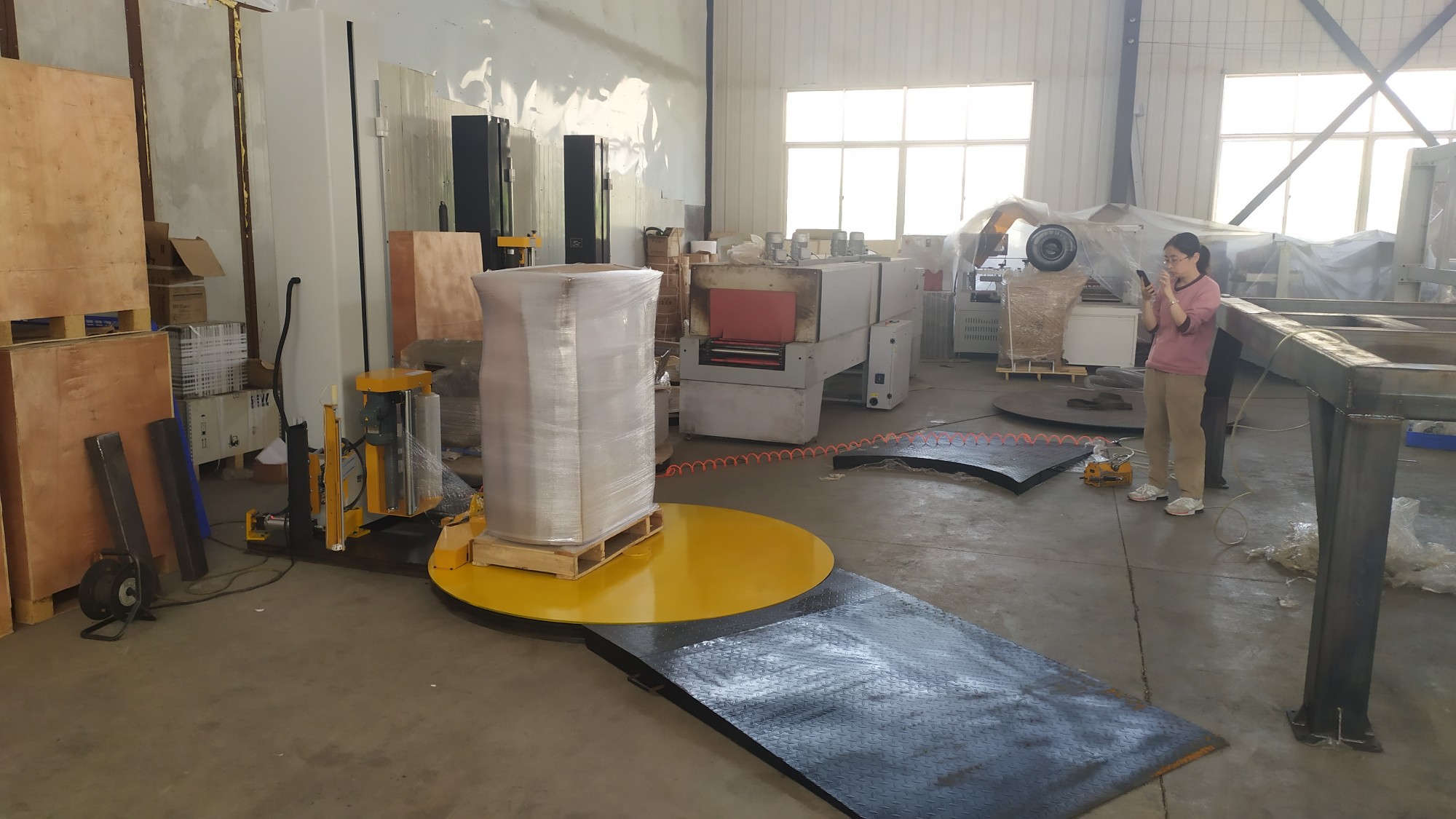 Automatic Pallet Stretch Wrapper with Auto Film Clamper & Cutter