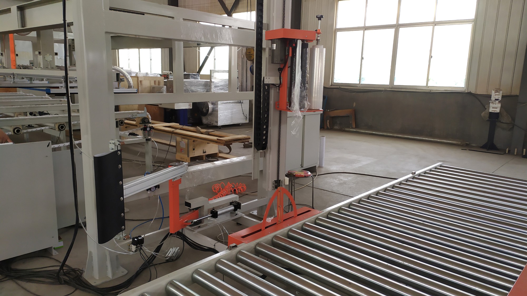 UCR-RP2000A Rotary Arm Pallet Stretch Wrapper