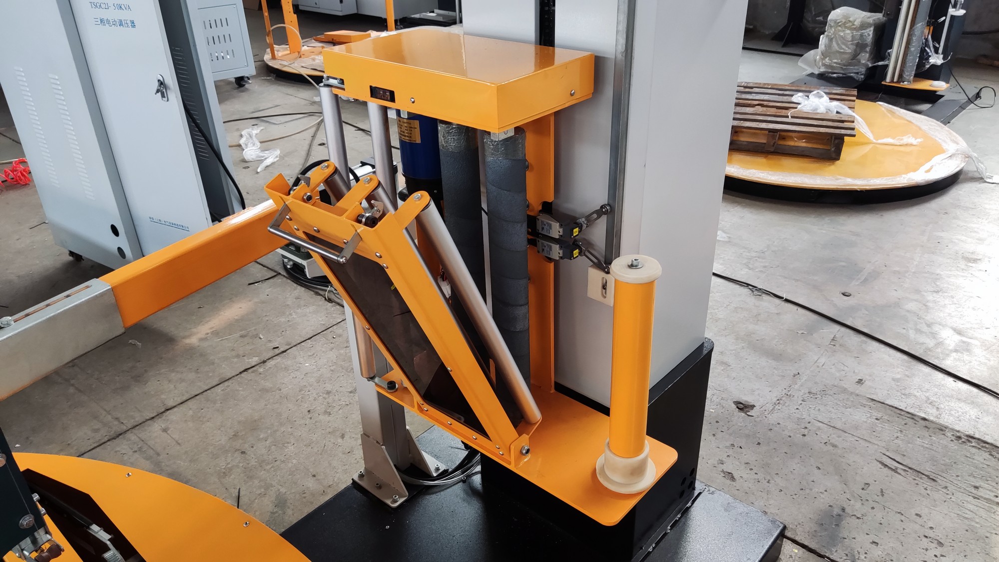 UCR-T2000A Inline Pallet Stretch Wrapper