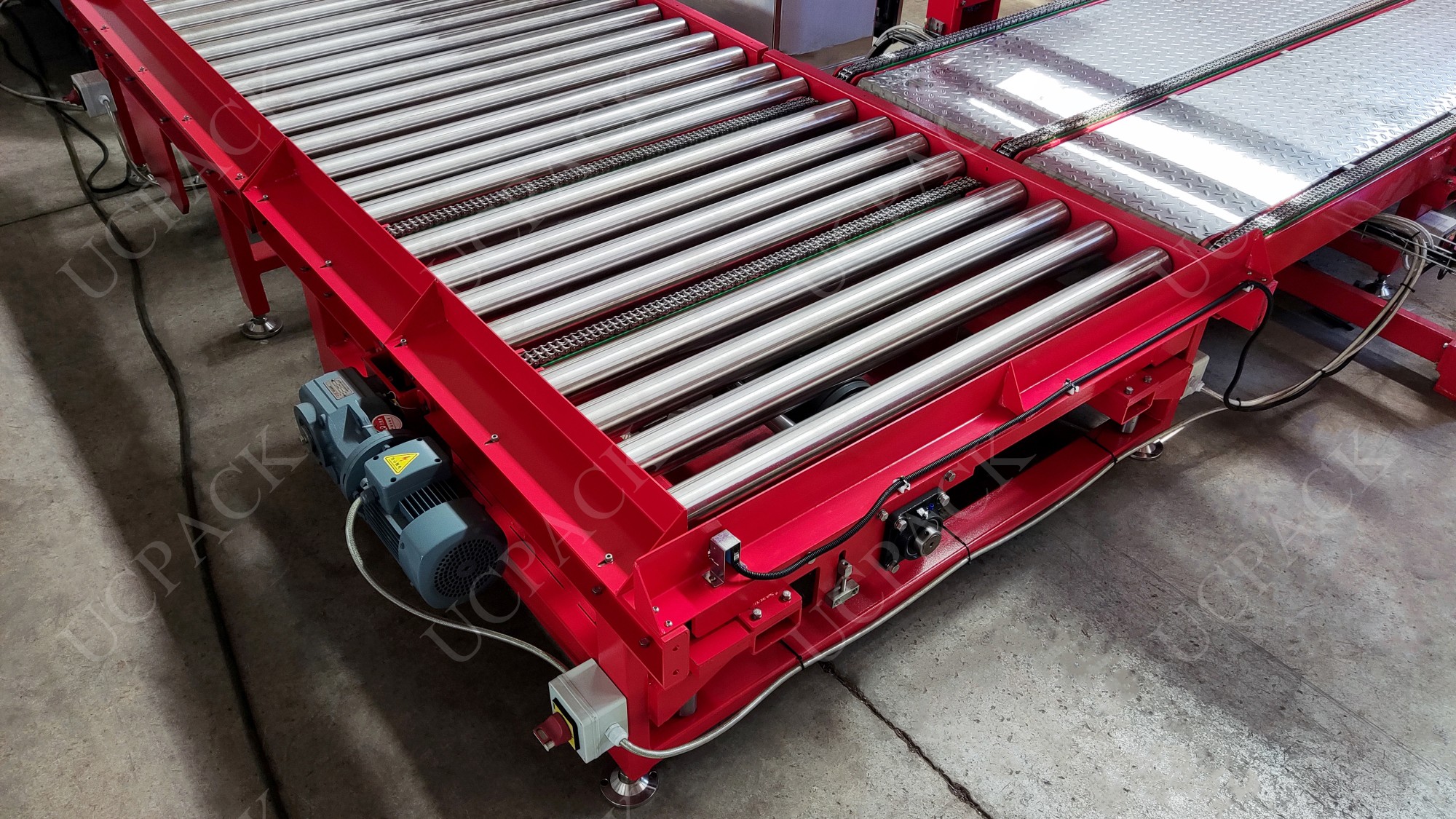 UCTS-900 Right Angle Pop Up Chain Transfer Conveyor